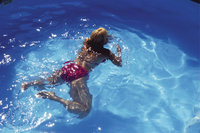 Brustlage - In Brustlage schwimmende Frau