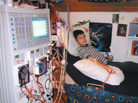 Dialysegerät - Patient an einem Dialysegerät Dialysegerät - Patient an einem Dialysegerät