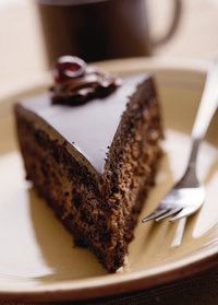 Schokoladenüberzug - Schokoladenglasur auf einem Stück Kuchen