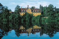 Teich - Teich vor einem Schloss Teich - Teich vor einem Schloss