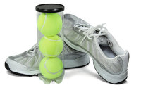 Tennisschuh - Tennisschuhe mit Tennisbällen
